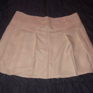 XXL white skirt with belt hoops.